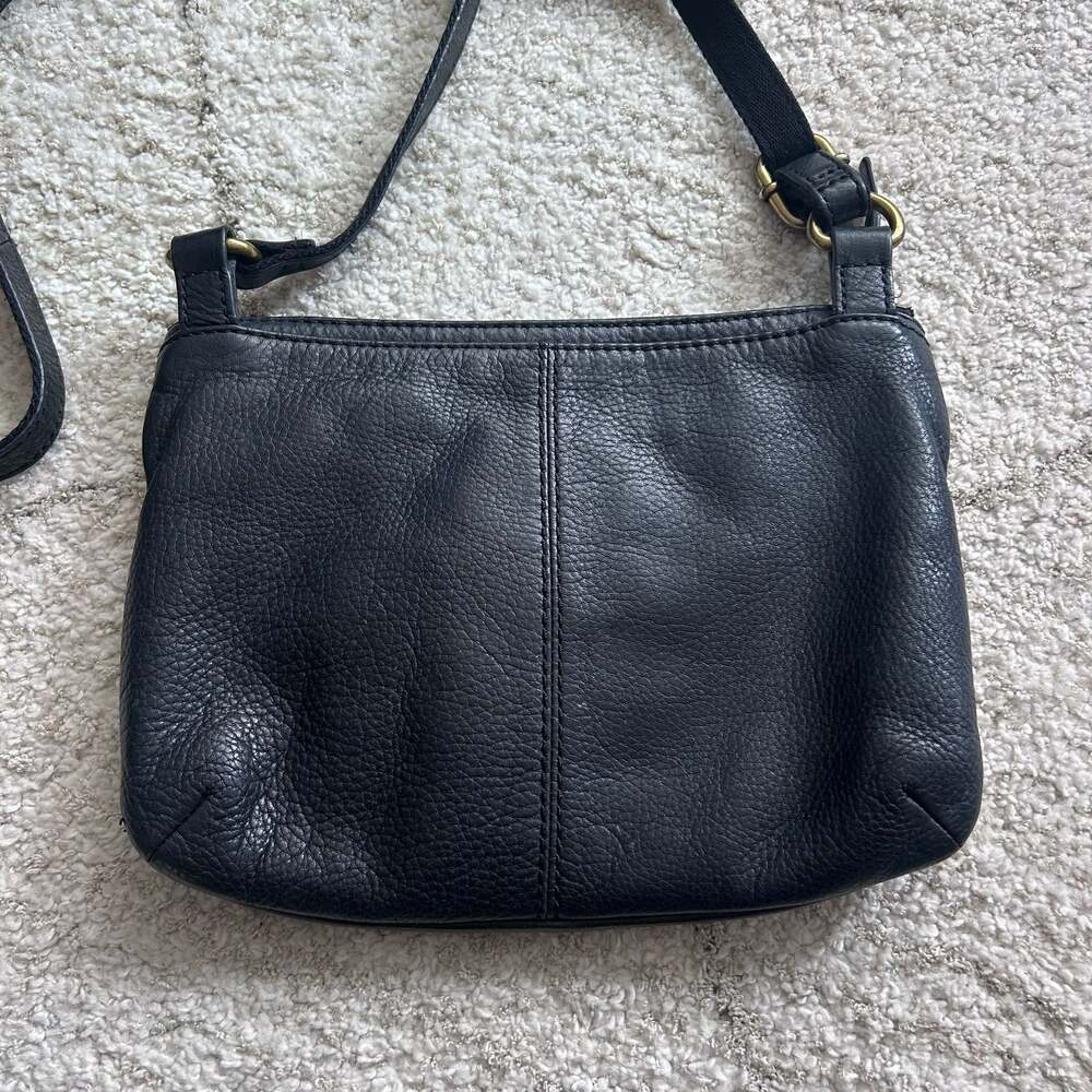 Fossil Black Leather Crossbody Bag with Front Pocket - Picture 4 of 8